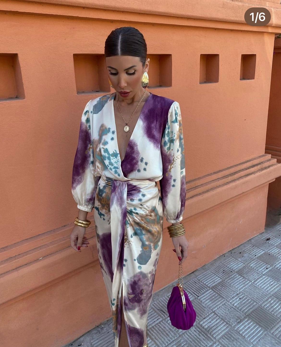 Robe longue estivale à motifs colorés idéale pour les journées ensoleillées