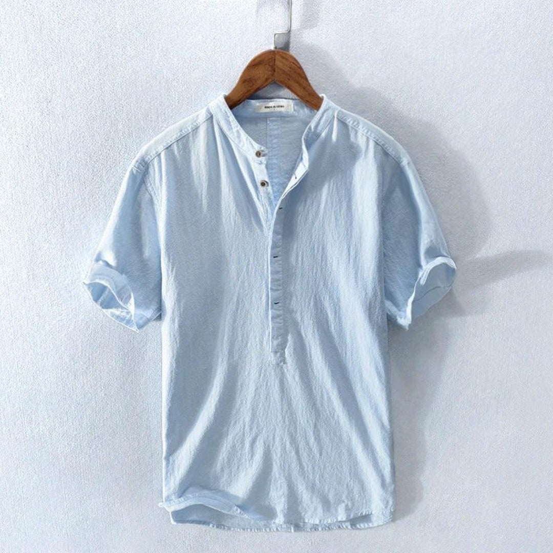 Casual lightweight men's short-sleeve shirt