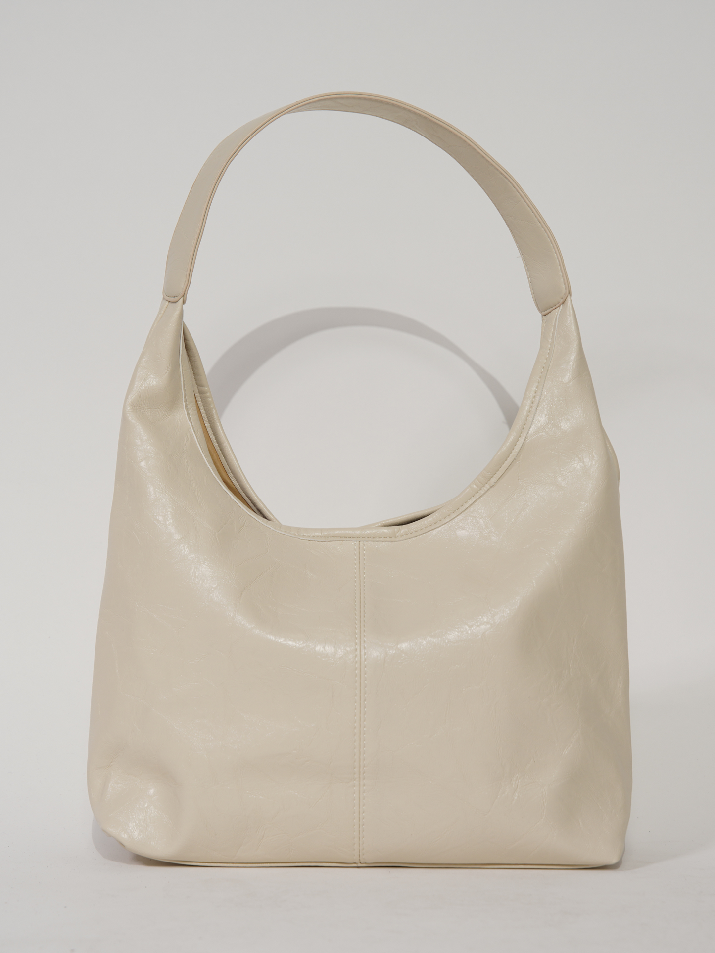 Worn tote handbag for women with a casual and elegant everyday style