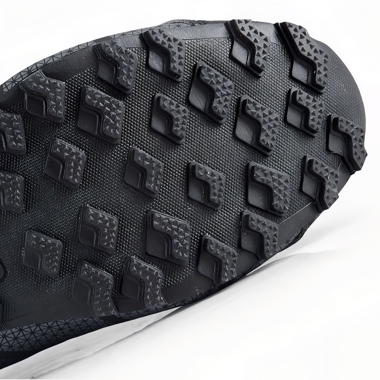 Wasserdichte, leuchtend orangefarbene und bequeme Wanderschuhe