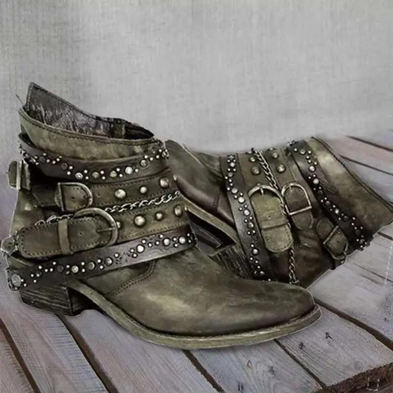 Flache Stiefeletten im rockigen Boho-Stil