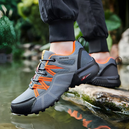 Wasserdichte, leuchtend orangefarbene und bequeme Wanderschuhe