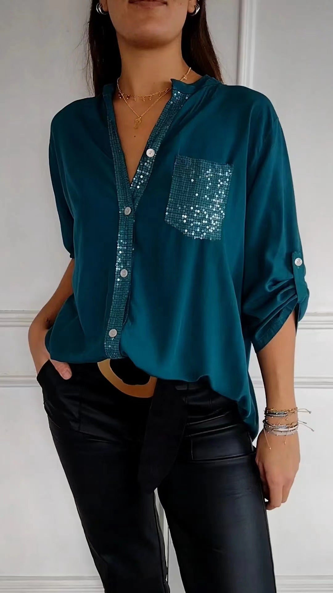 Camicia con tasca di paillettes ed effetto scintillante