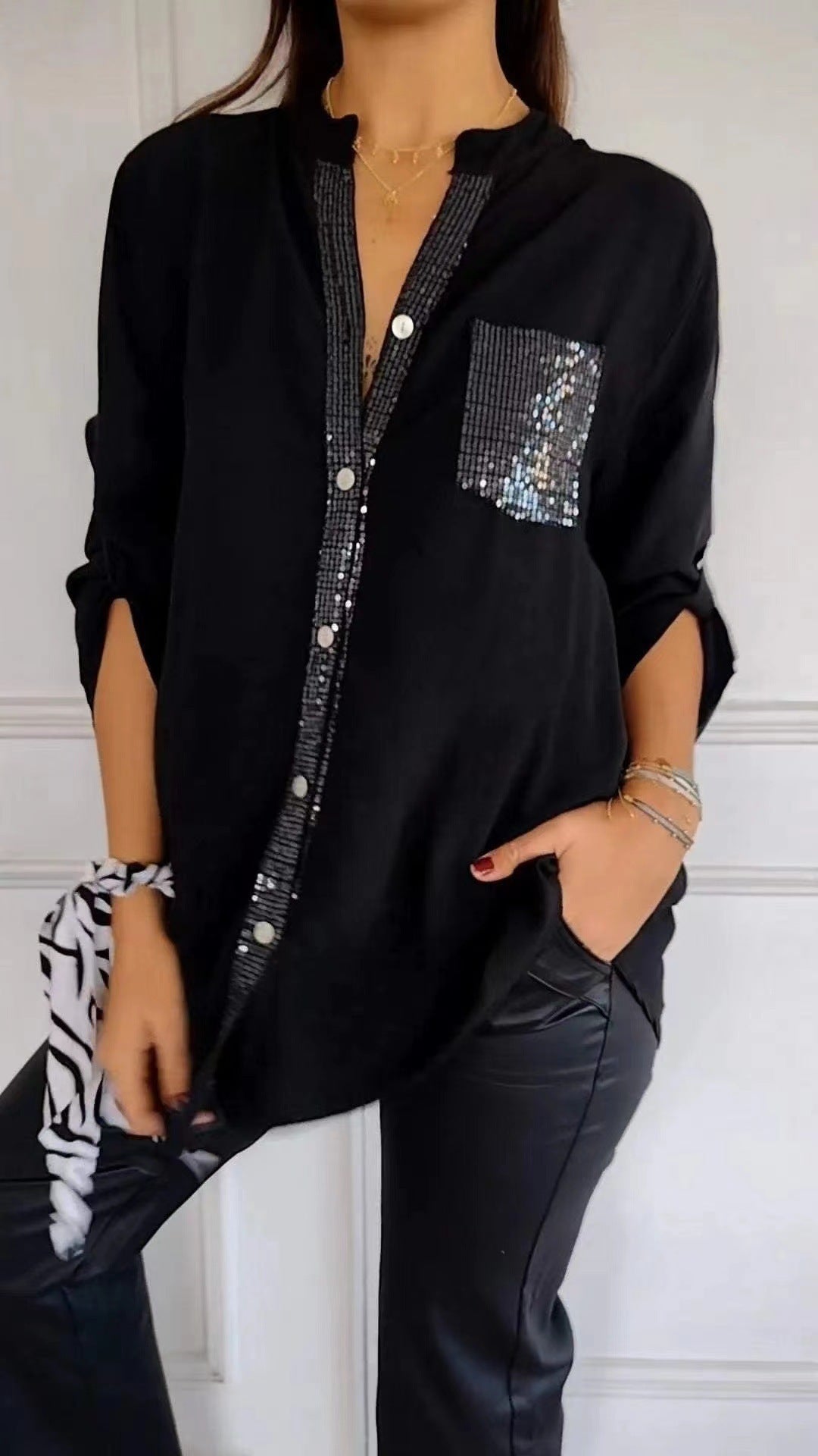 Camicia con tasca di paillettes ed effetto scintillante