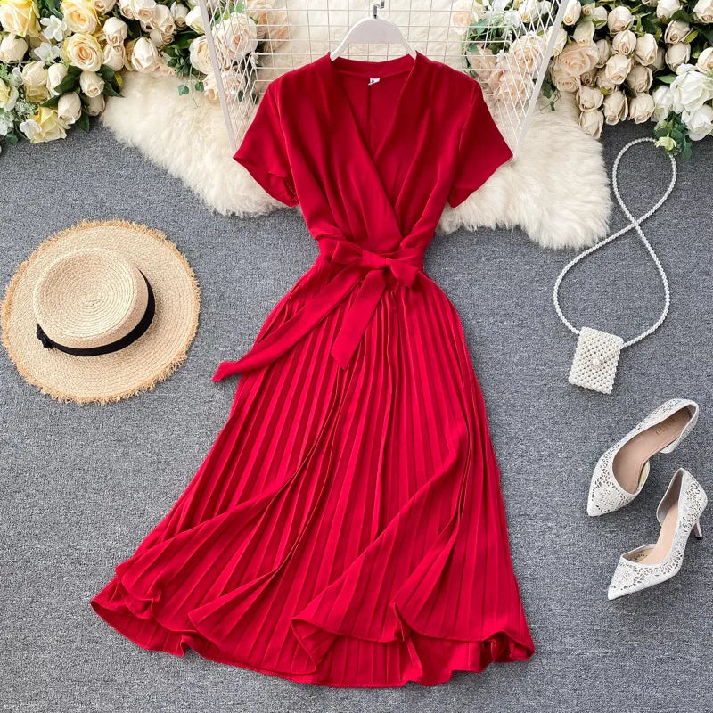 High-waisted pleated midi dress with V-neckline in solid color