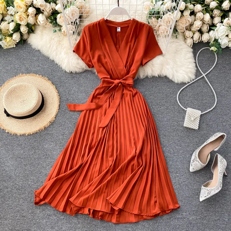 High-waisted pleated midi dress with V-neckline in solid color