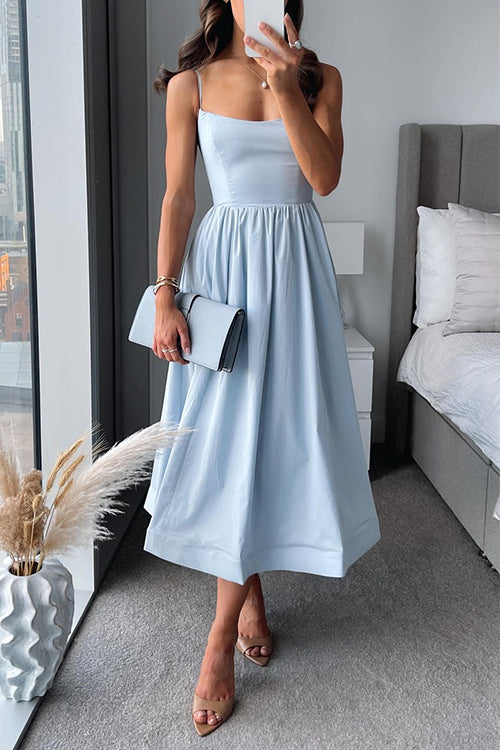 Robe midi en A bretelles spaghetti et ceinture ajustable élégante