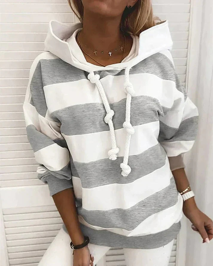 Hoodie sweat à capuche rayé marinière au style nautique chic