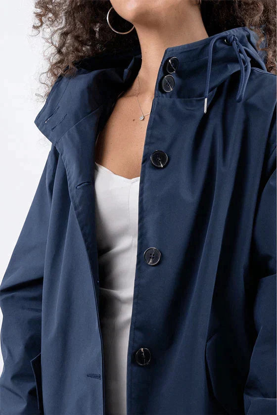 Veste imperméable chic avec capuche ajustable