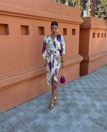Robe longue estivale à motifs colorés idéale pour les journées ensoleillées