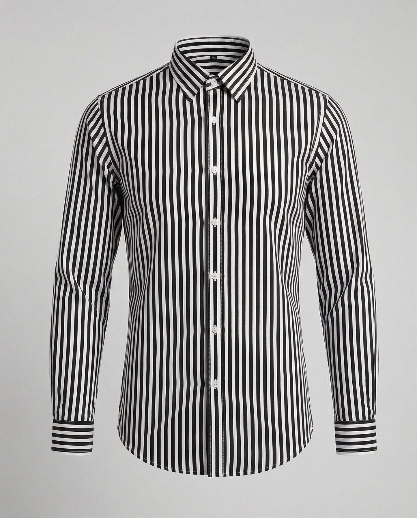 Klasyczna męska koszula w paski o dopasowanym, strukturalnym kroju