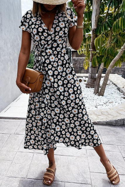 Robe Midi Appréciée avec Motif de Marguerites Éclatantes