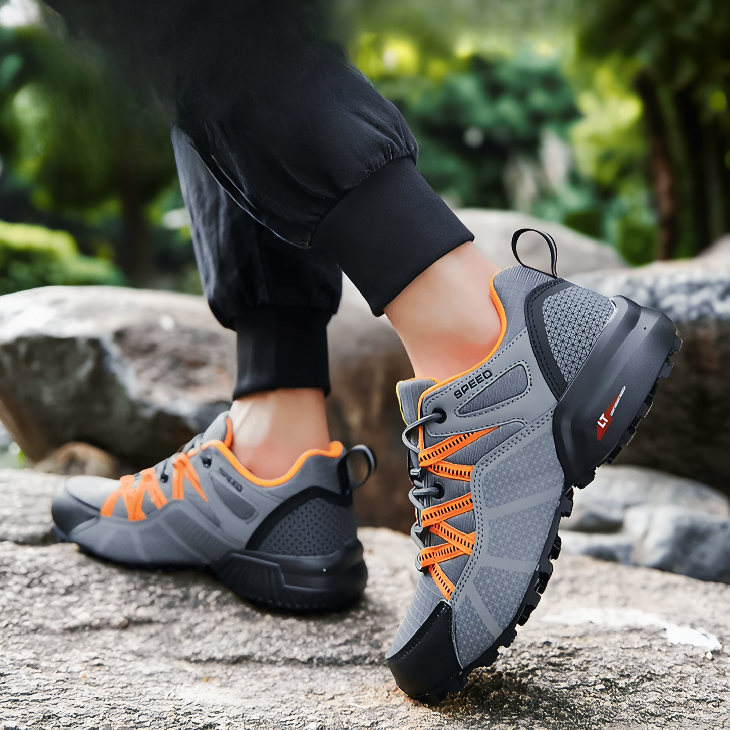 Wasserdichte, leuchtend orangefarbene und bequeme Wanderschuhe