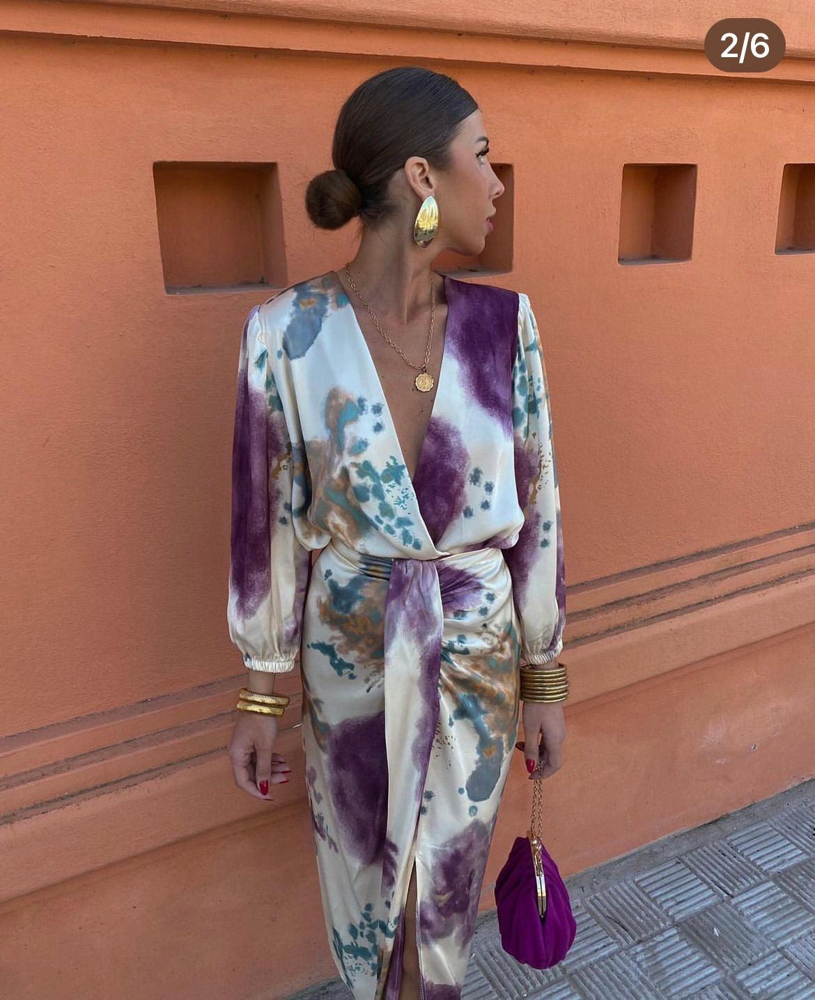 Robe longue estivale à motifs colorés idéale pour les journées ensoleillées