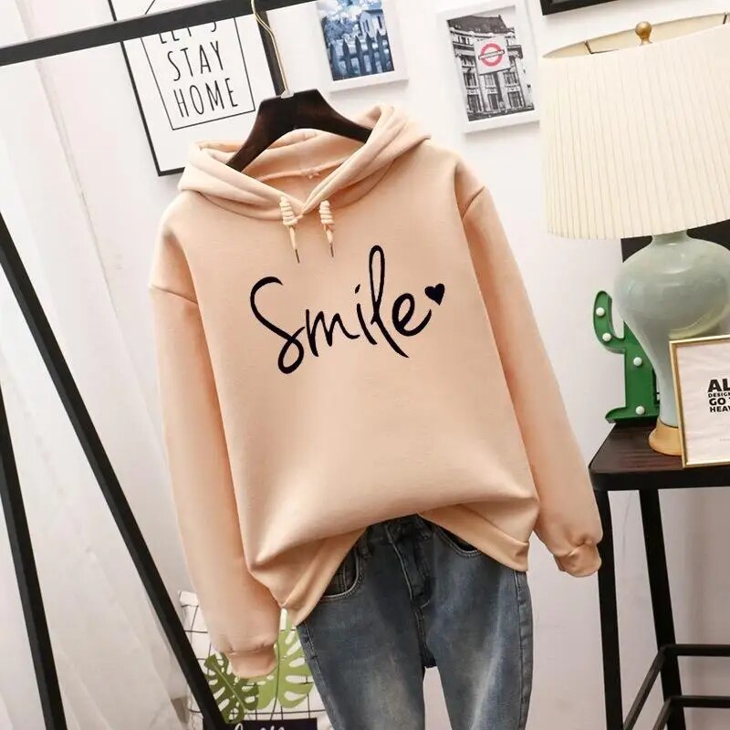Hoodie élégant sourire chaleureux