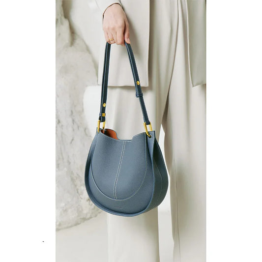 Chic round-shaped shoulder bag with an elegant style