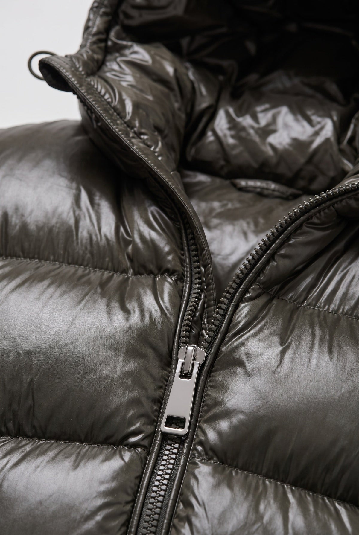 Puffer Jacket with Adjustable Hood and Warm Insulation for men