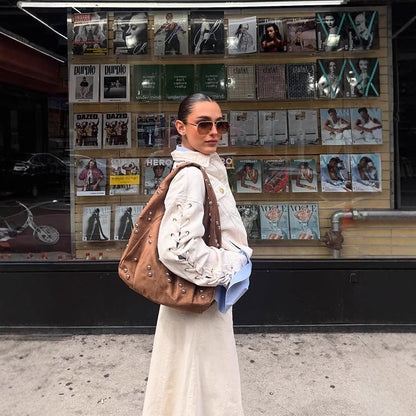 Sac à main féminin design avec détails en perles et coupe originale