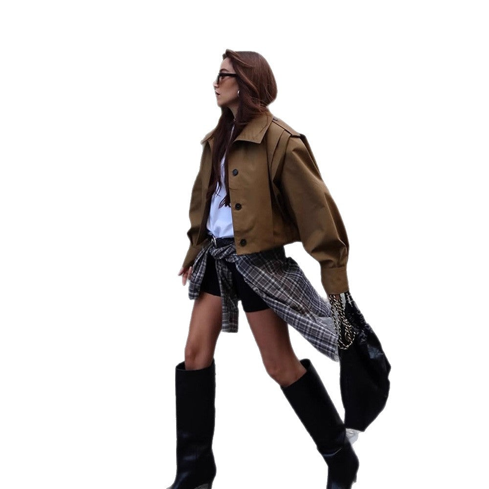 Trench-coat court femme avec boutons élégants