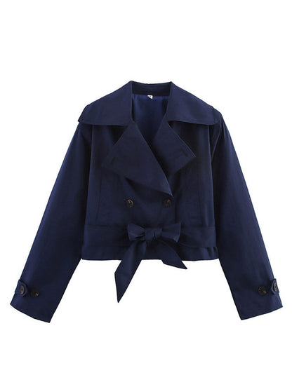 Short women's trench coat with wide collar and waist belt