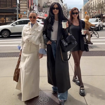 Sac à main féminin design avec détails en perles et coupe originale
