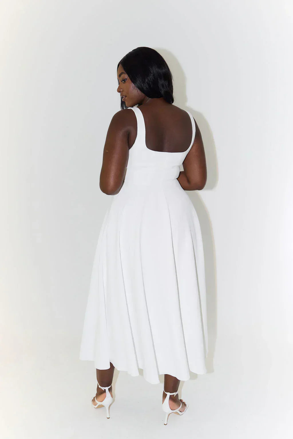 Robe Midi Taille Haute avec Décolleté Carré Élégante et Chic