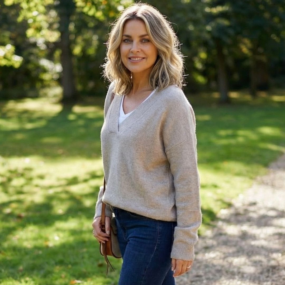 Elegancki i miękki sweter z dekoltem w serek