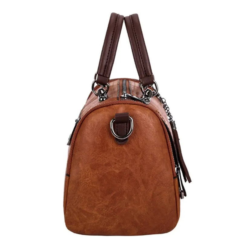Large capacity handbag with strap and zipper