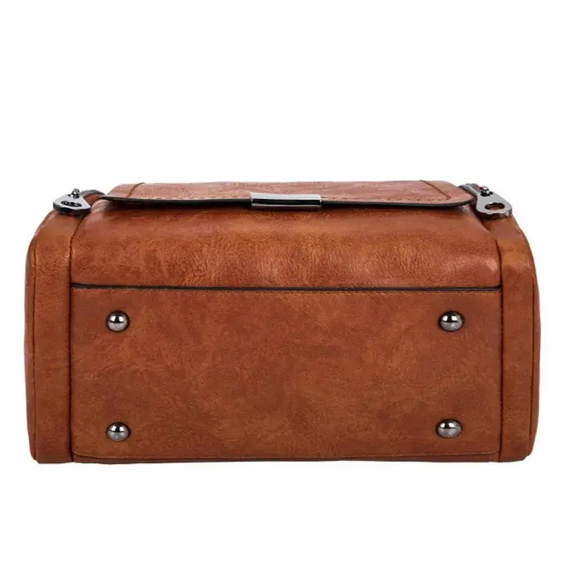Large capacity handbag with strap and zipper