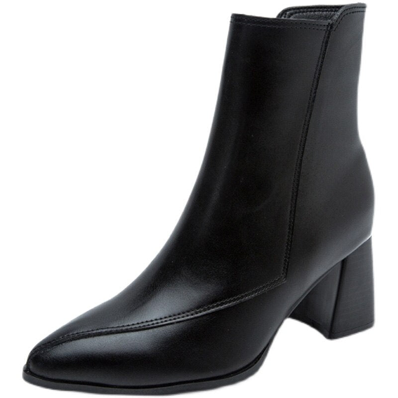 Elegant ankle boots with refined silhouette