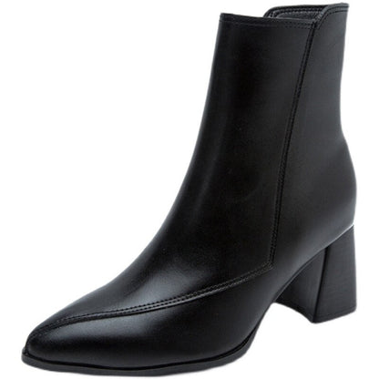 Elegant ankle boots with refined silhouette