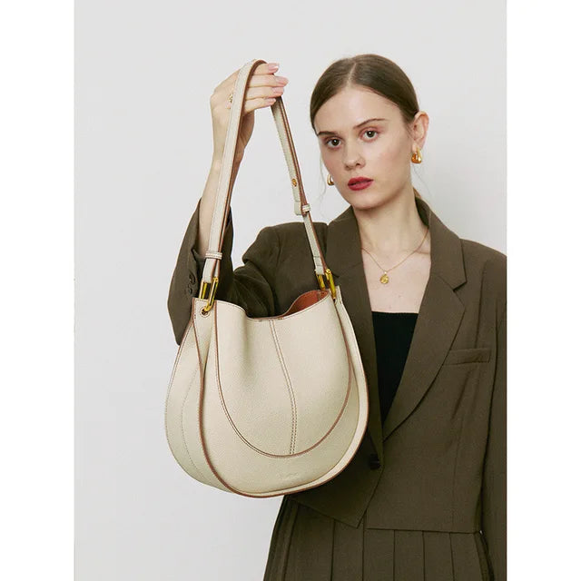 Chic round-shaped shoulder bag with an elegant style