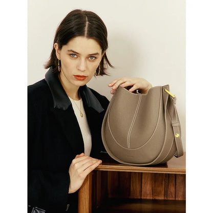 Chic round-shaped shoulder bag with an elegant style
