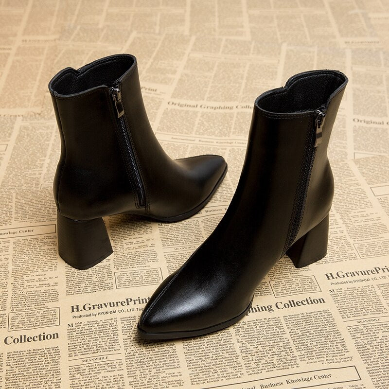 Elegant ankle boots with refined silhouette