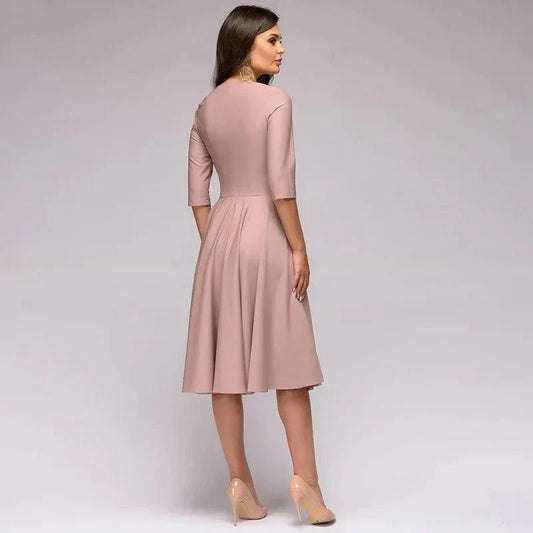 Chic midi dress with a feminine style for an elegant look