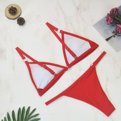 Bikini 2 pièces avec anneaux dorés et bonnets triangulaires