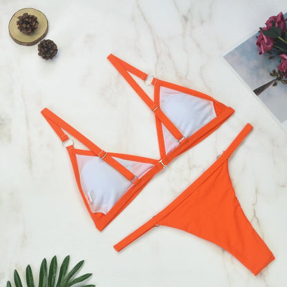 Bikini 2 pièces avec anneaux dorés et bonnets triangulaires