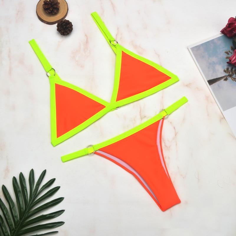 Bikini 2 pièces avec anneaux dorés et bonnets triangulaires