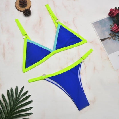 Bikini 2 pièces avec anneaux dorés et bonnets triangulaires