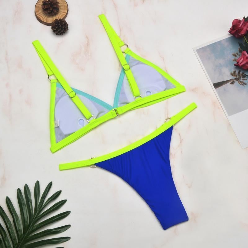 Bikini 2 pièces avec anneaux dorés et bonnets triangulaires