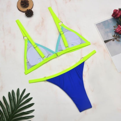 Bikini 2 pièces avec anneaux dorés et bonnets triangulaires