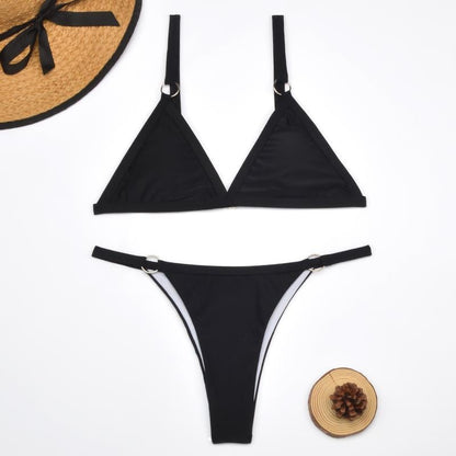 Bikini 2 pièces avec anneaux dorés et bonnets triangulaires