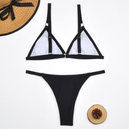 Bikini 2 pièces avec anneaux dorés et bonnets triangulaires