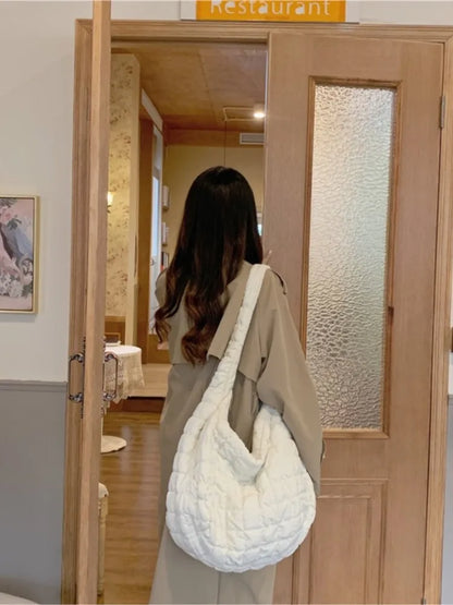 Sac à bandoulière pour femme idéal pour tous vos déplacements et voyages