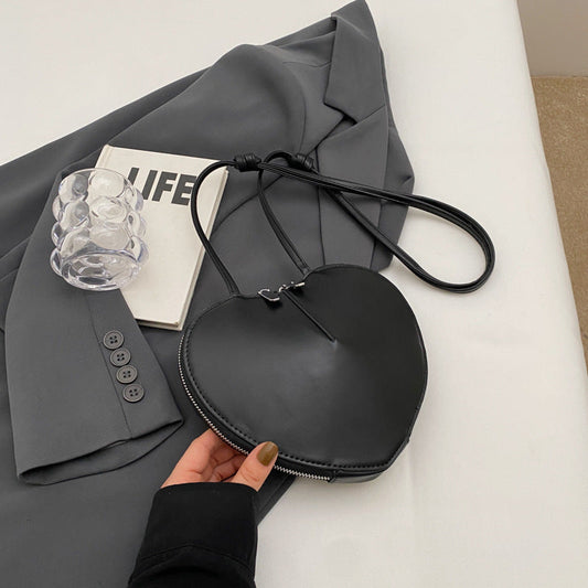 Chic shoulder bag for a refined everyday style