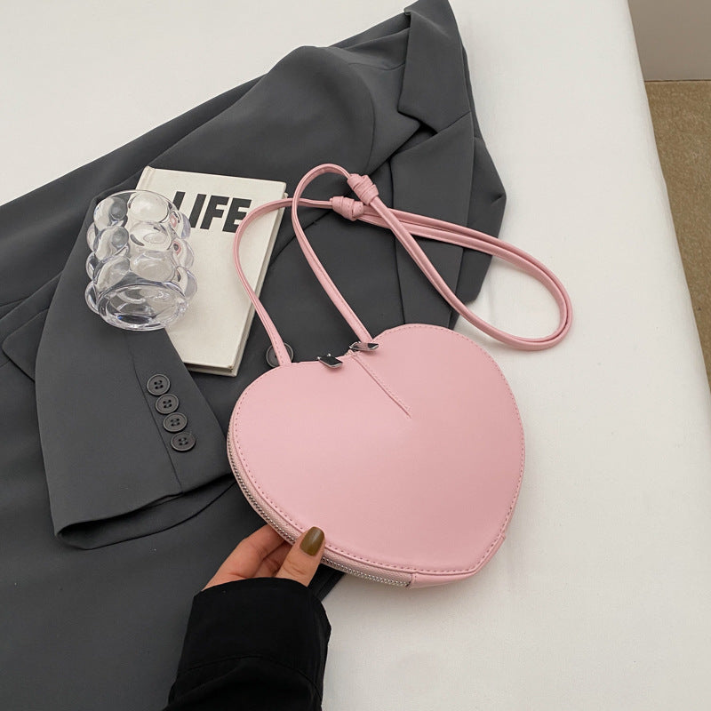 Sacoche à bandoulière en coeur - Chic et pratique pour tous les jours