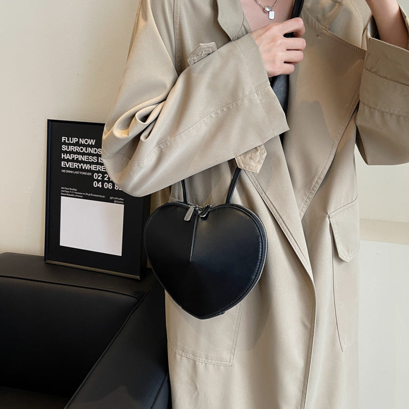 Sacoche à bandoulière en coeur - Chic et pratique pour tous les jours