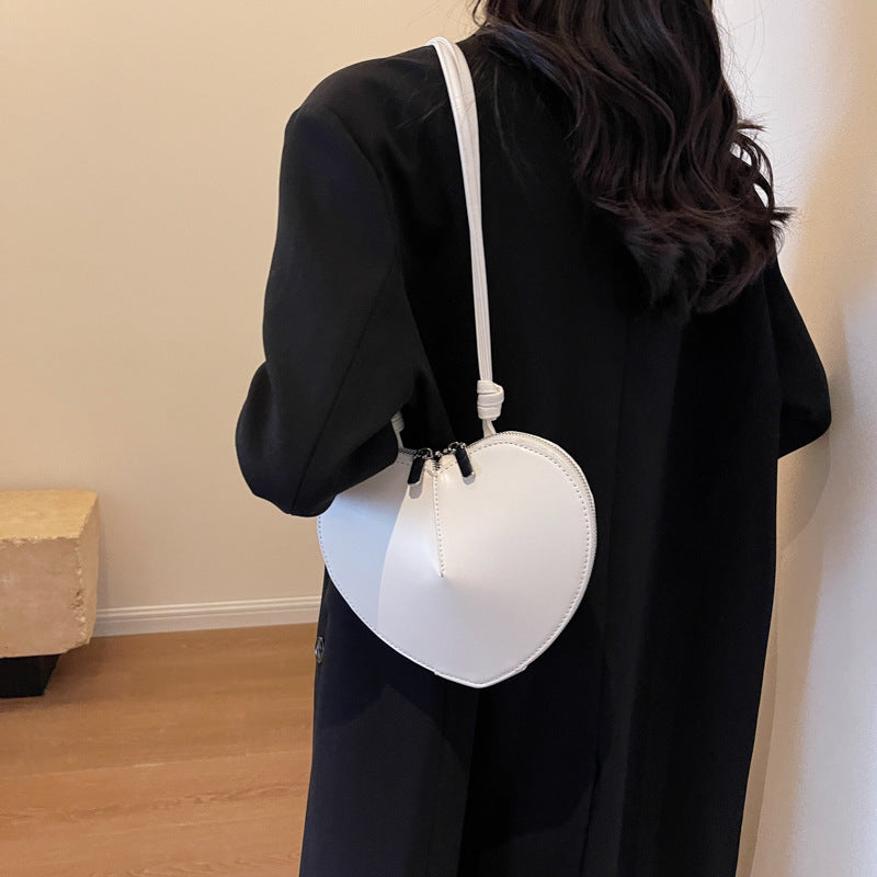 Sacoche à bandoulière en coeur - Chic et pratique pour tous les jours