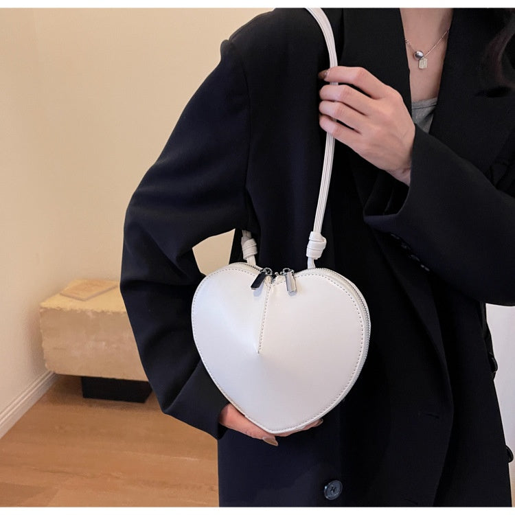Sacoche à bandoulière en coeur - Chic et pratique pour tous les jours