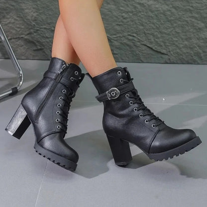 Bottines à talon haut et semelle crantée au style militaire